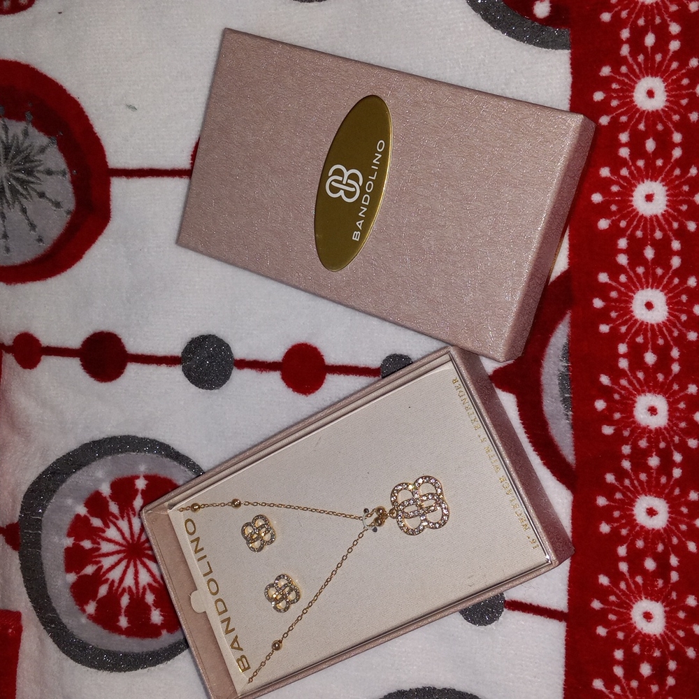 Bandolindo necklace set